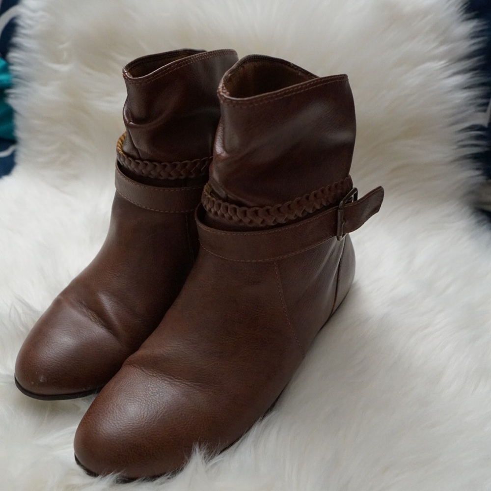 American Eagle booties